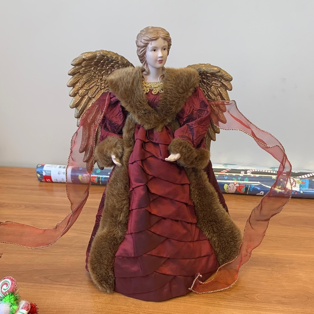 Elegant Vintage 1990s Dan Dee Collectors Choice Angel Figurine with Gold Wings